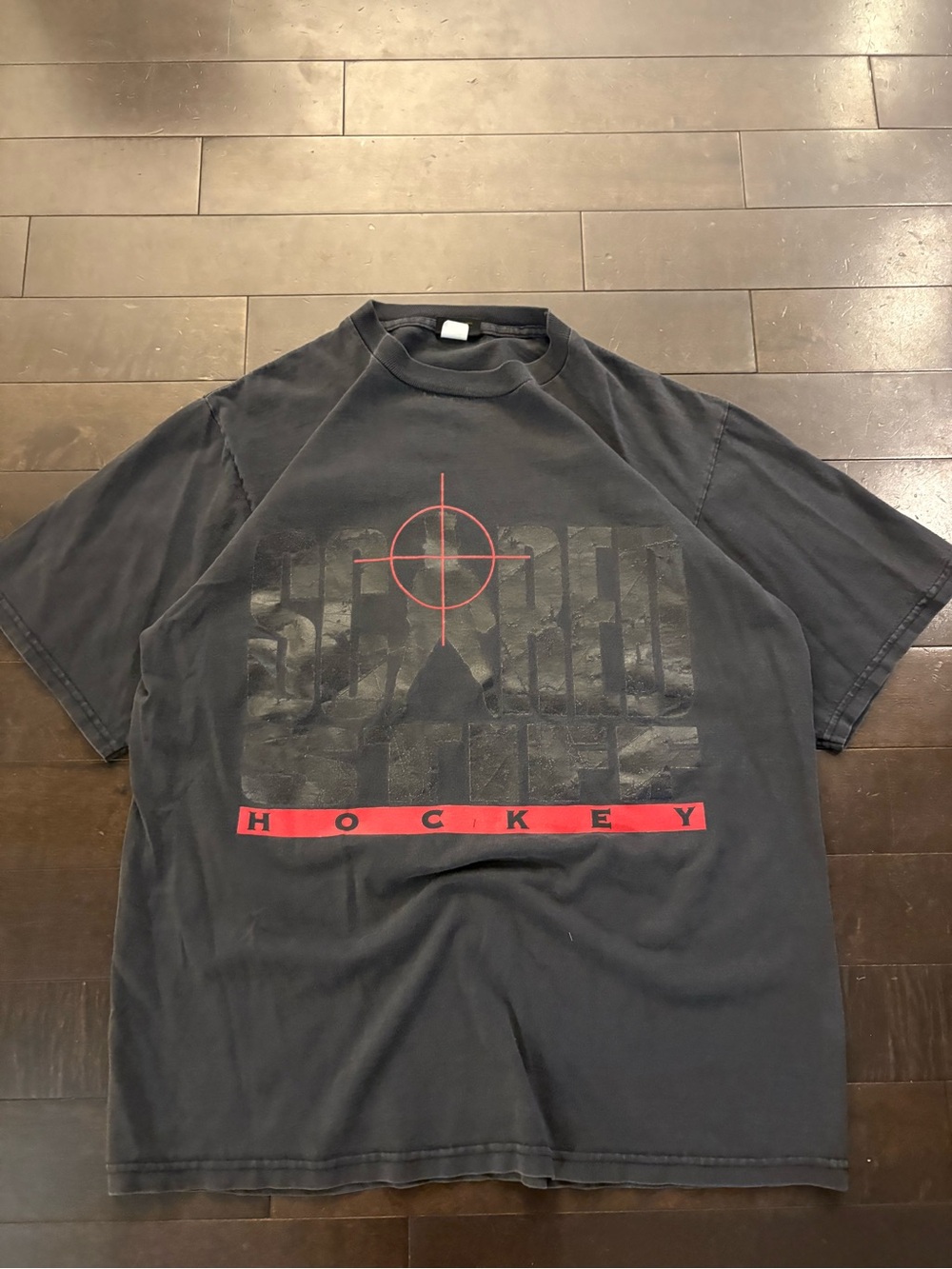 Vintage 90s ice hockey tee